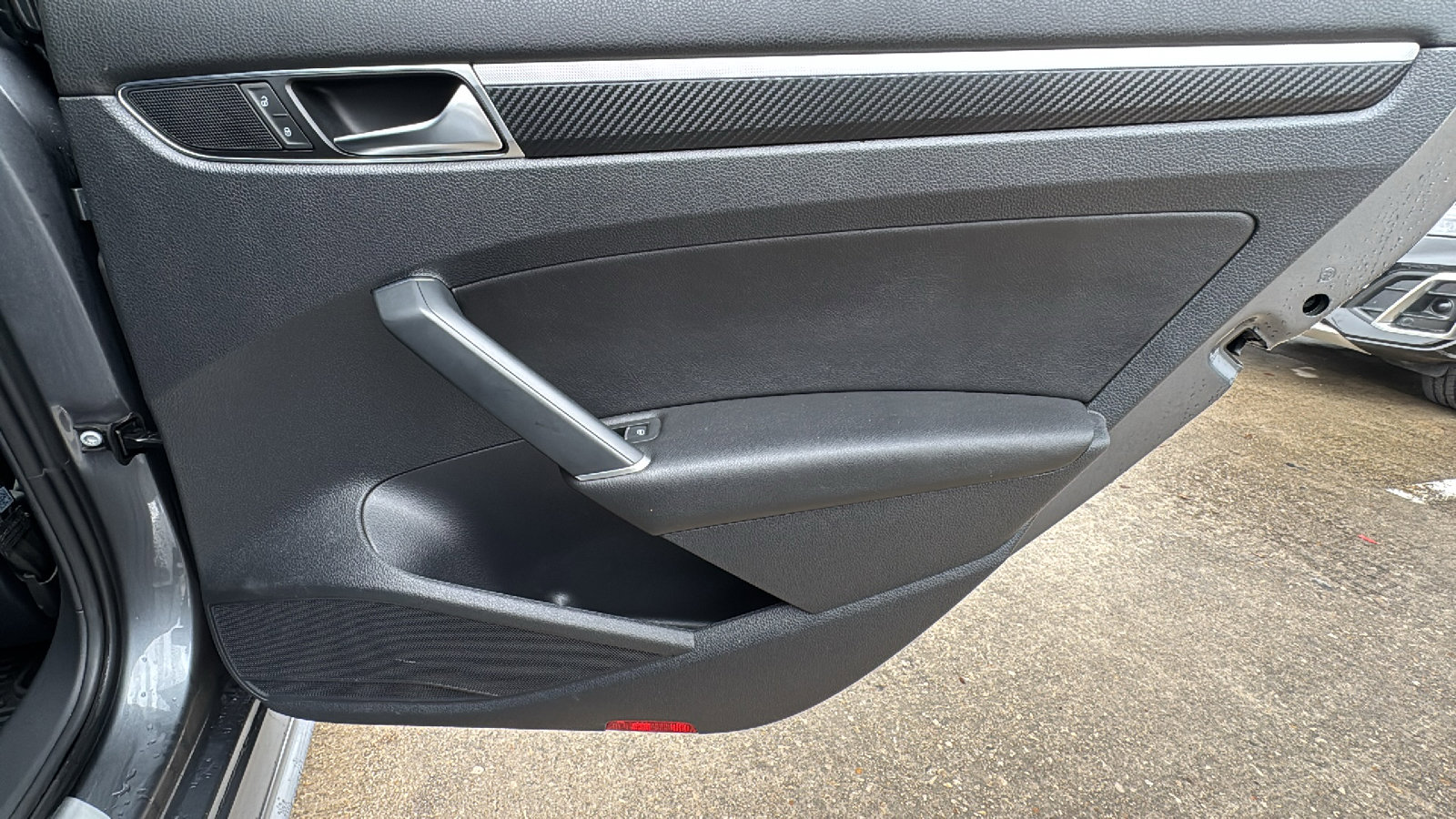 Used 2017 Volkswagen Passat 1.8T R-Line w/ R-Line Lighting Package image 26