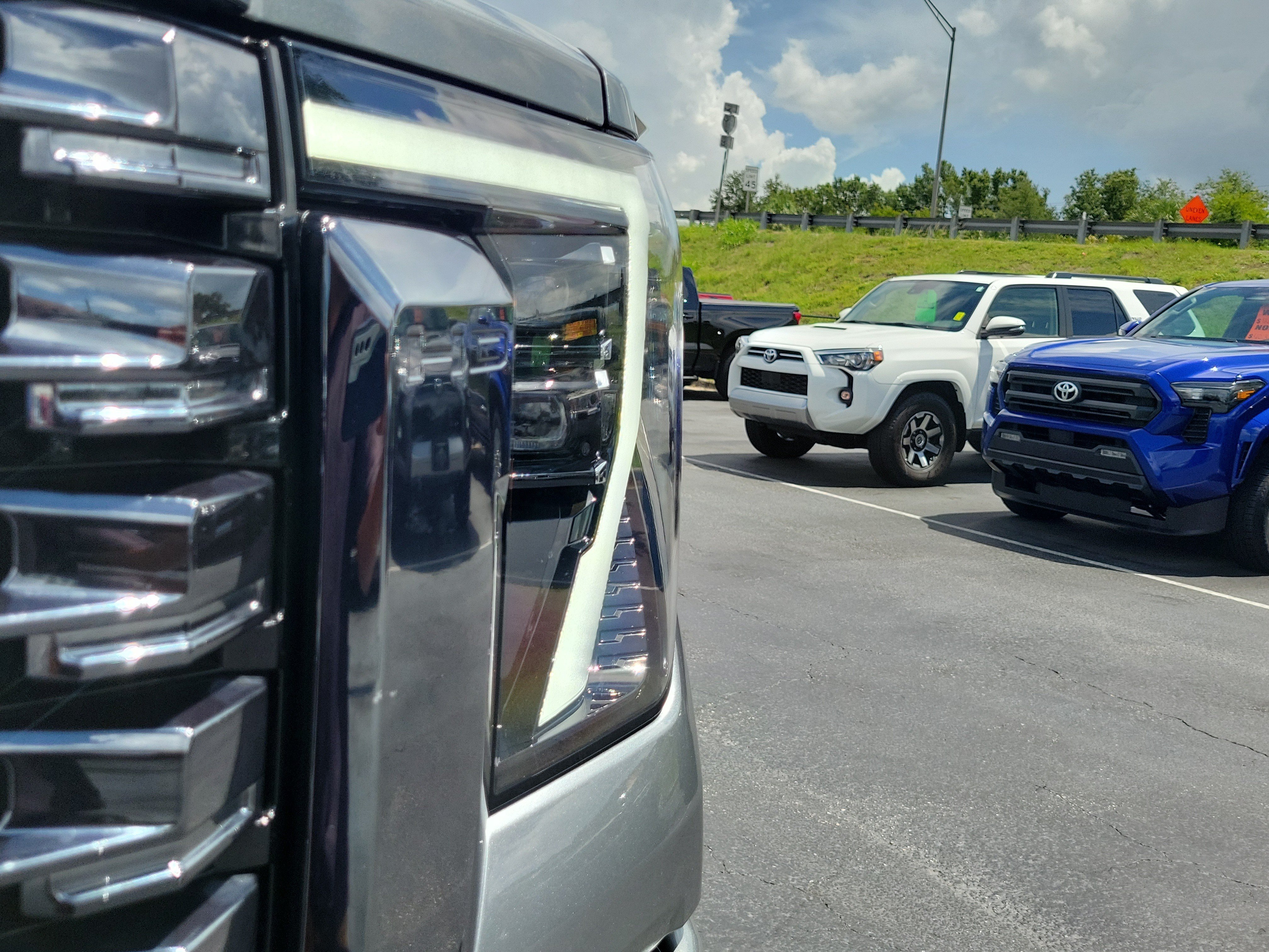 Used 2024 GMC Sierra 2500 Denali Ultimate AWD/4WD image 3
