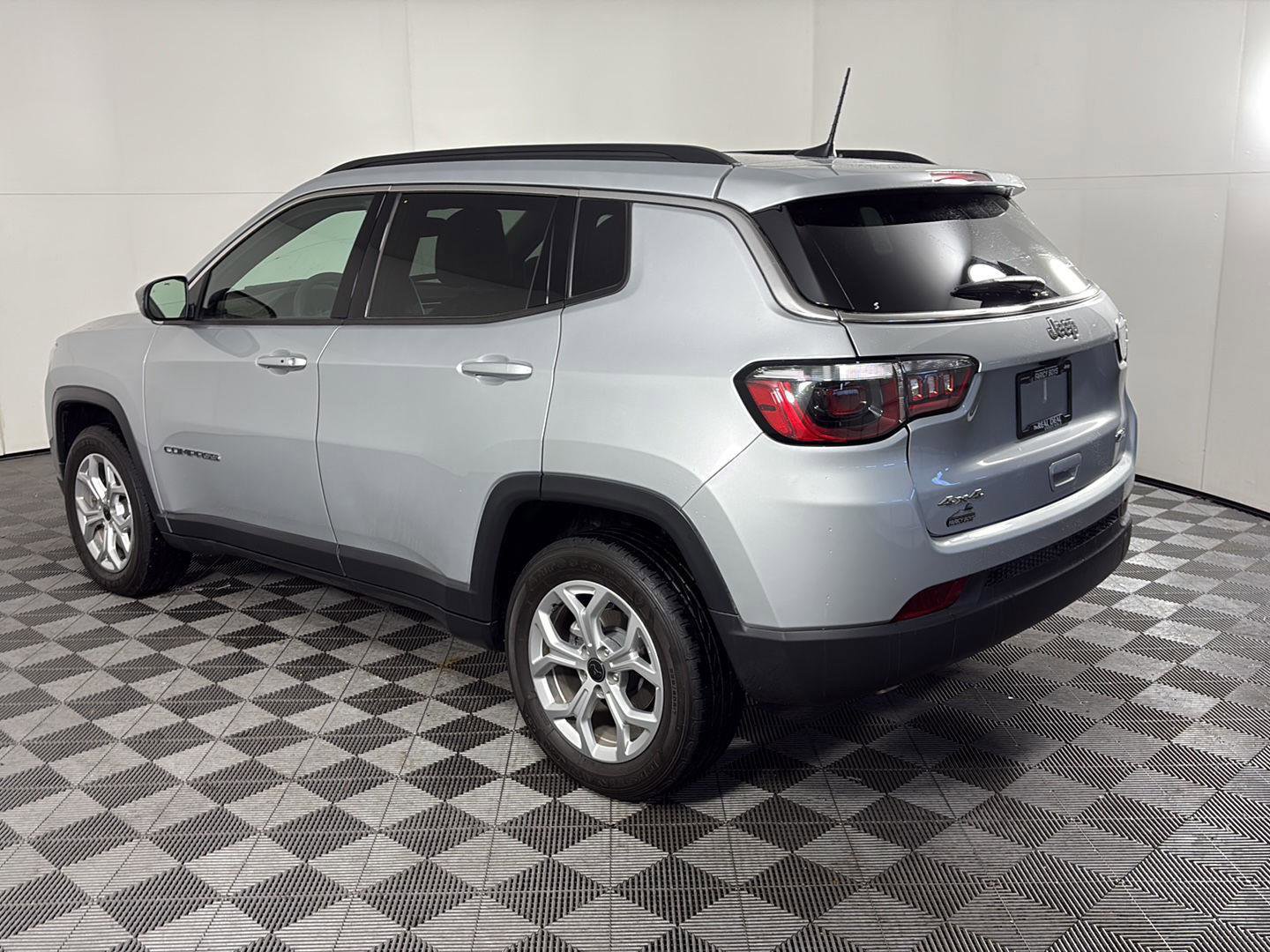 Used 2025 Jeep Compass Latitude image 7
