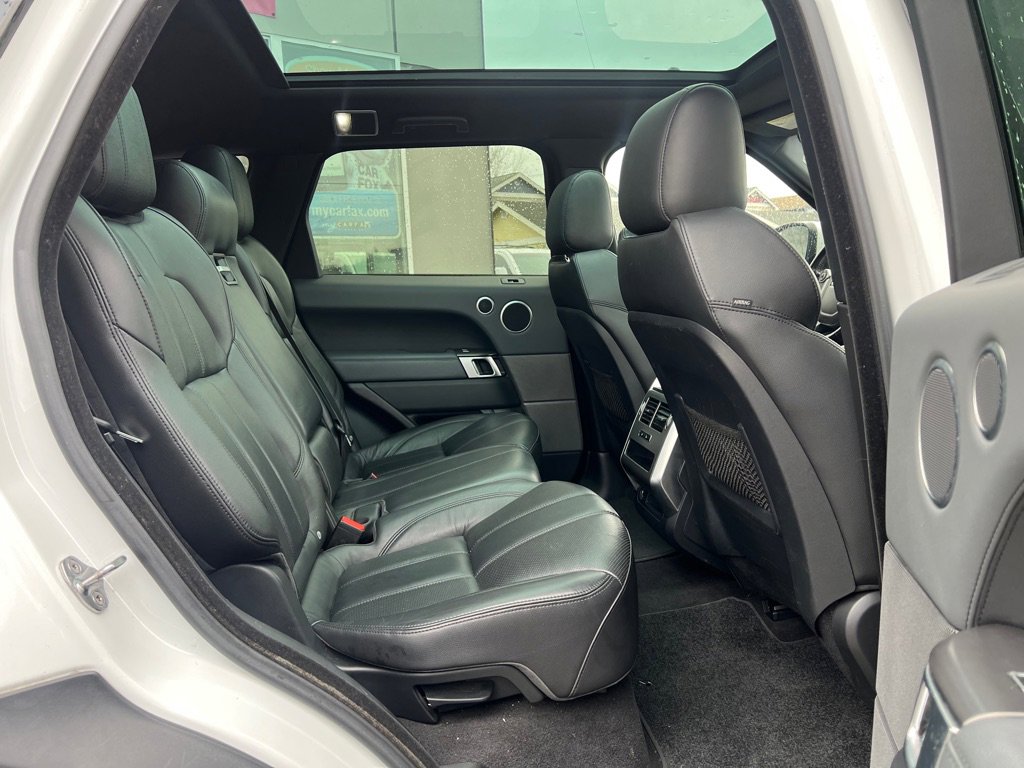 Used 2015 Land Rover Range Rover Sport SE image 16
