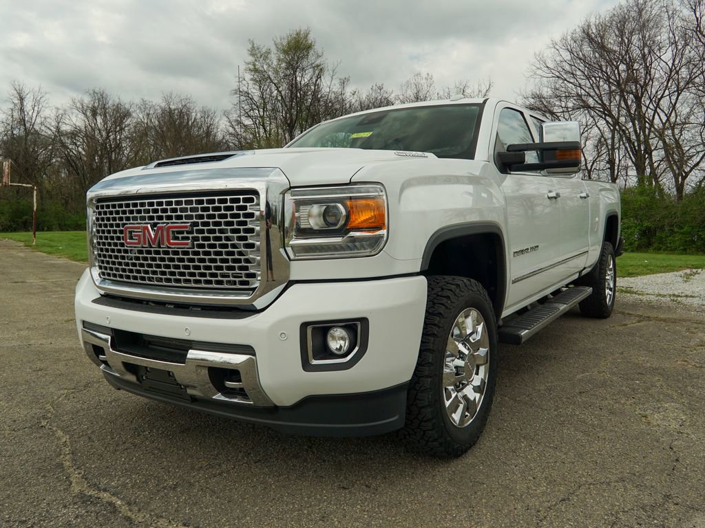 Used 2017 GMC Sierra 2500 Denali w/ Duramax Plus Package AWD/4WD image 6