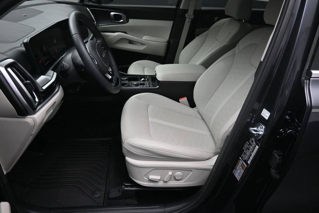 Used 2025 Kia Sorento S FWD image 17