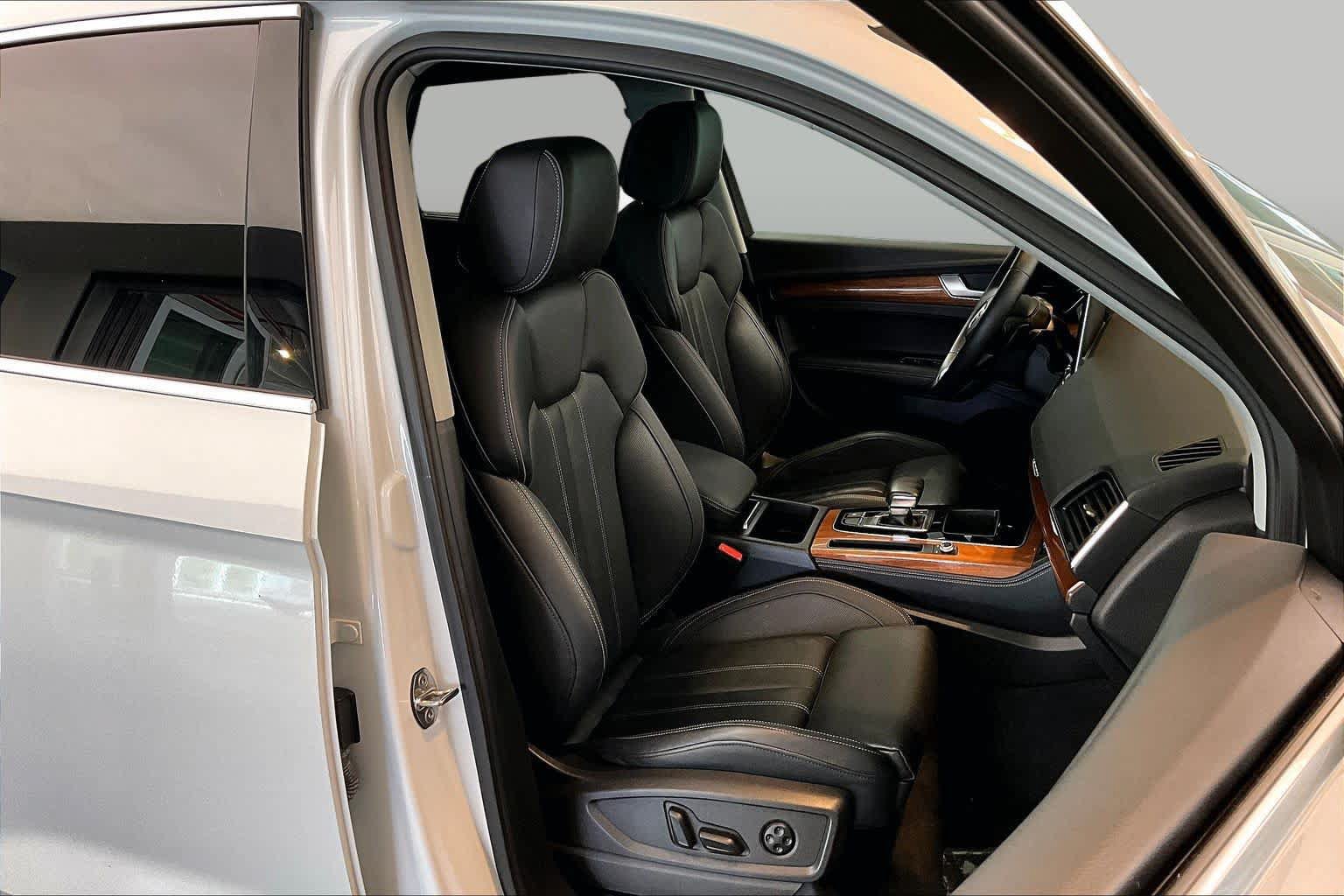 Used 2022 Audi Q5 2.0T Premium Plus w/ Premium Plus Package AWD/4WD image 9