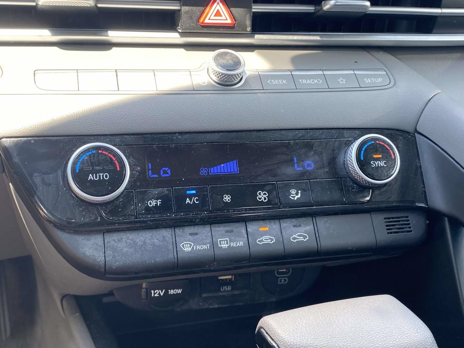 Used 2024 Hyundai Elantra SEL FWD image 19