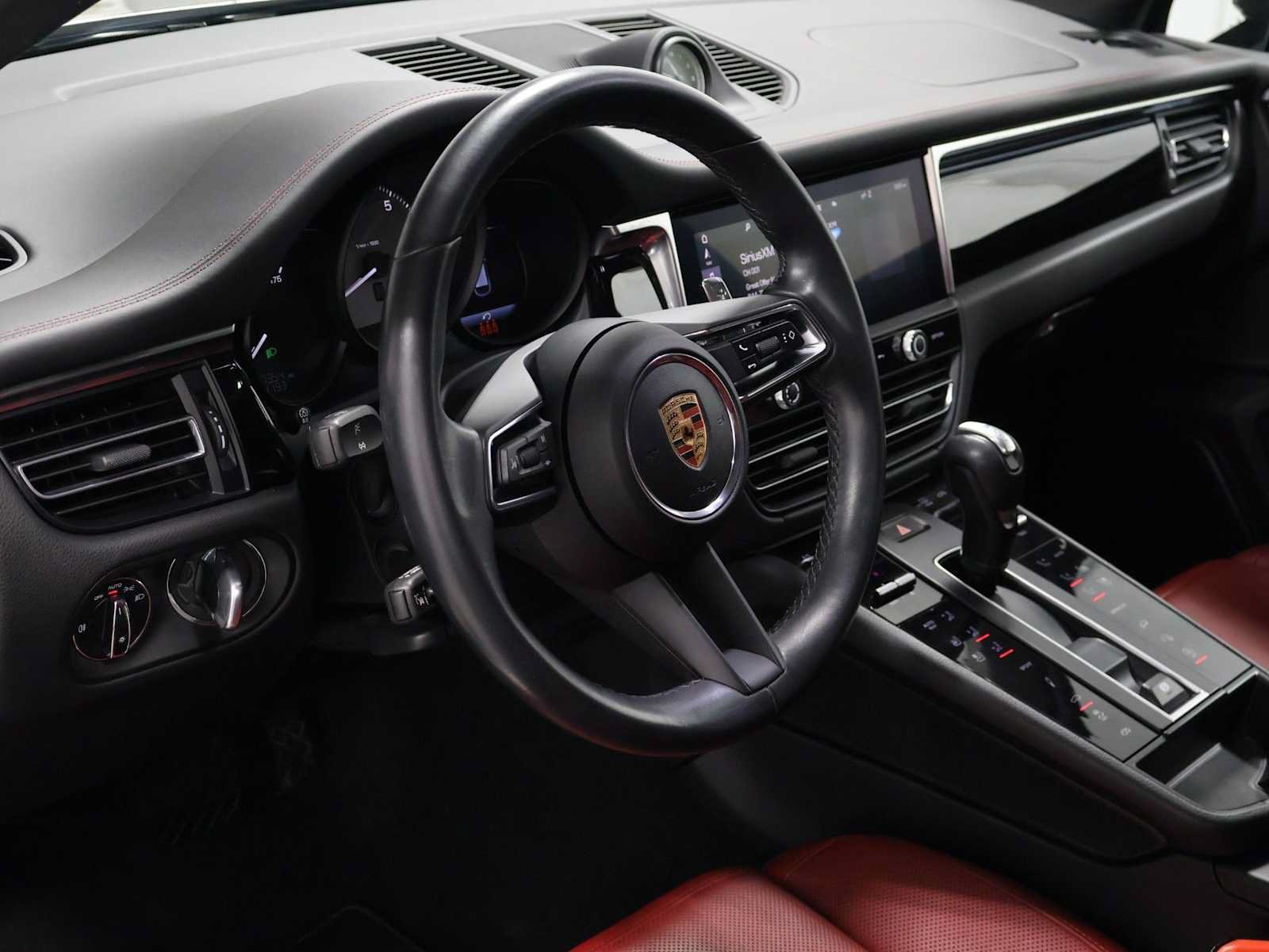 Certified 2023 Porsche Macan S AWD/4WD image 4