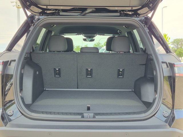 Used 2026 Chevrolet Equinox LT w/ Safety and Technology Package FWD image 7