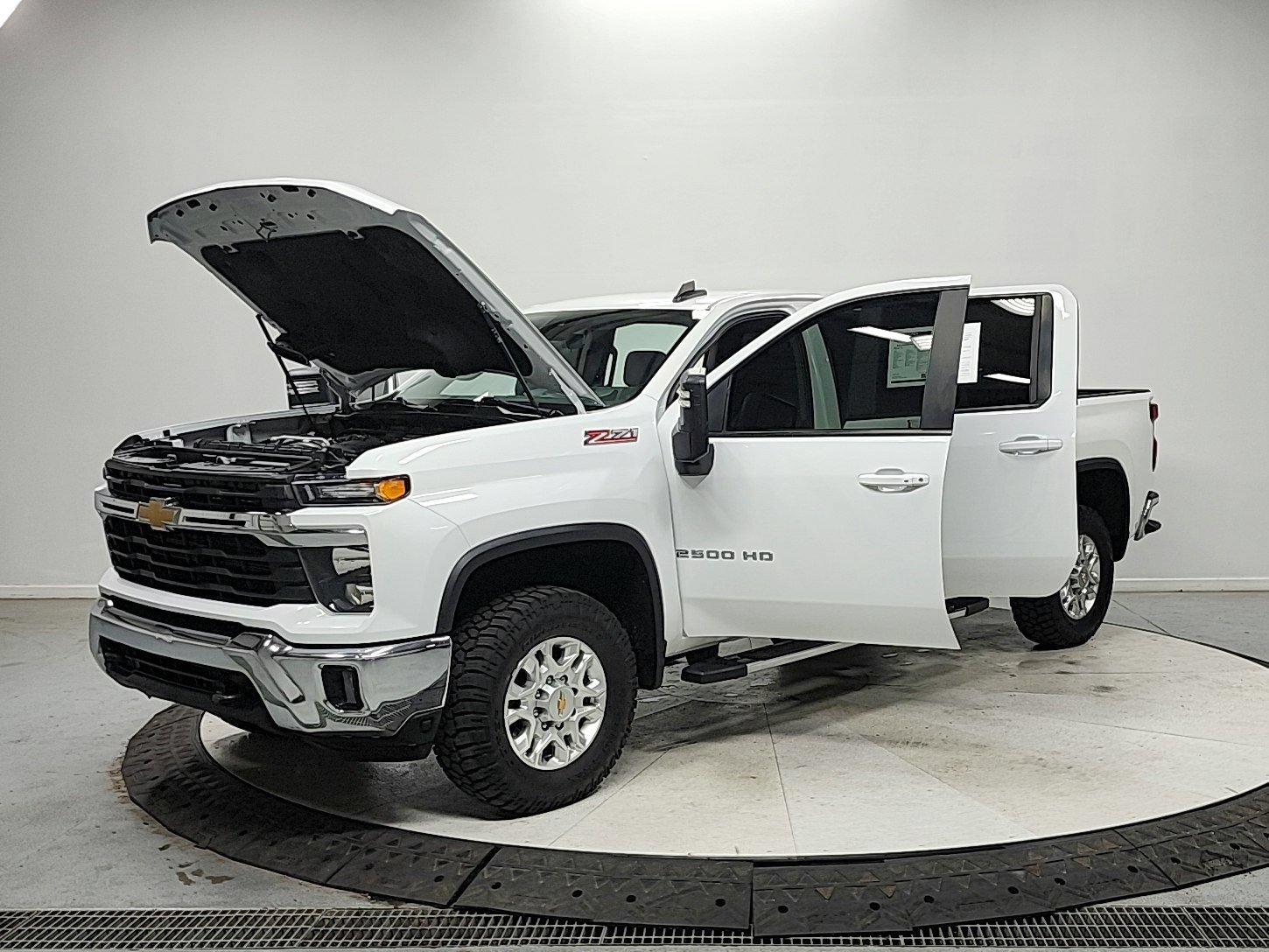 Used 2024 Chevrolet Silverado 2500 LT AWD/4WD image 11