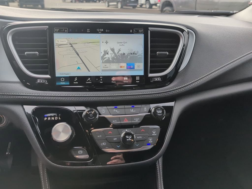 New 2026 Chrysler Pacifica Limited image 16