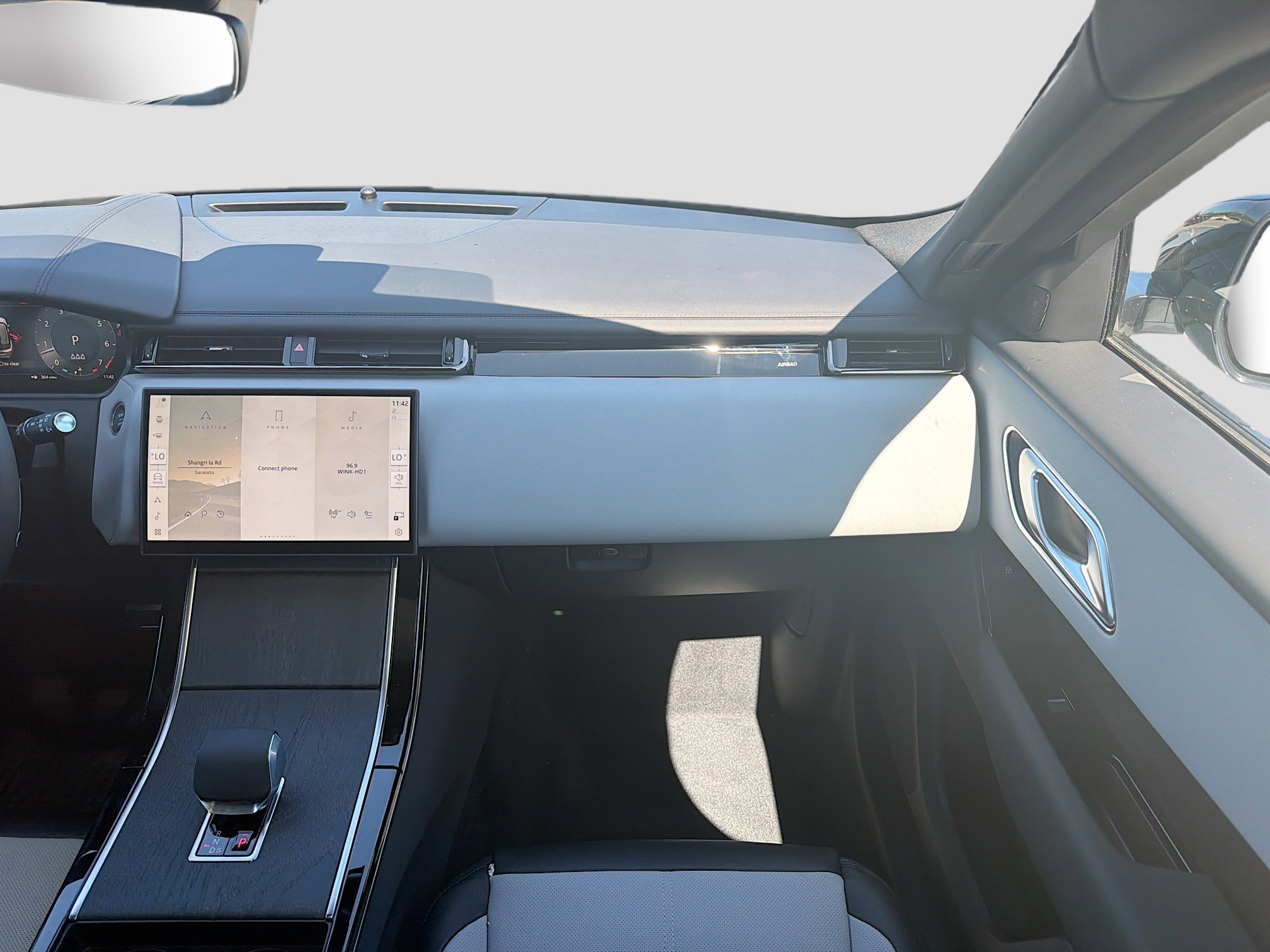 New 2026 Land Rover Range Rover Velar Dynamic SE image 18