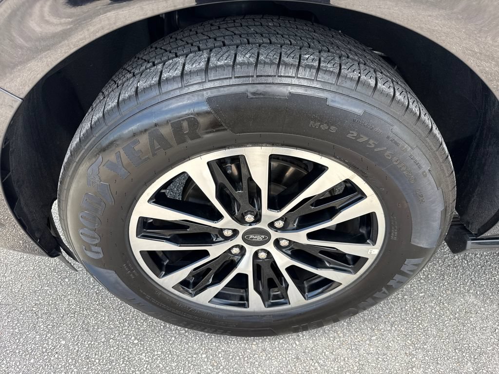 Certified 2025 Ford Expedition Platinum AWD/4WD image 13