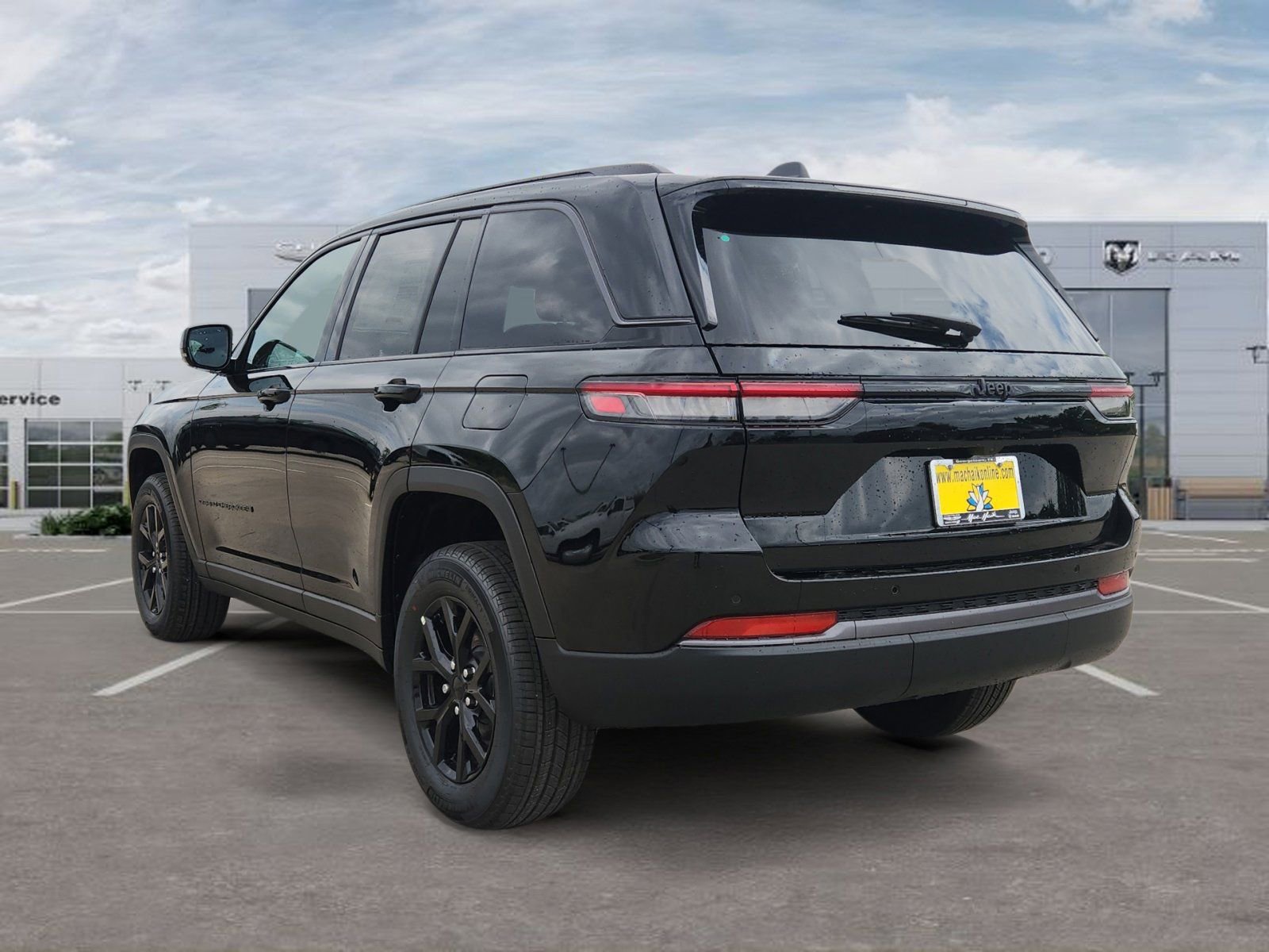 New 2026 Jeep Grand Cherokee Altitude RWD image 3