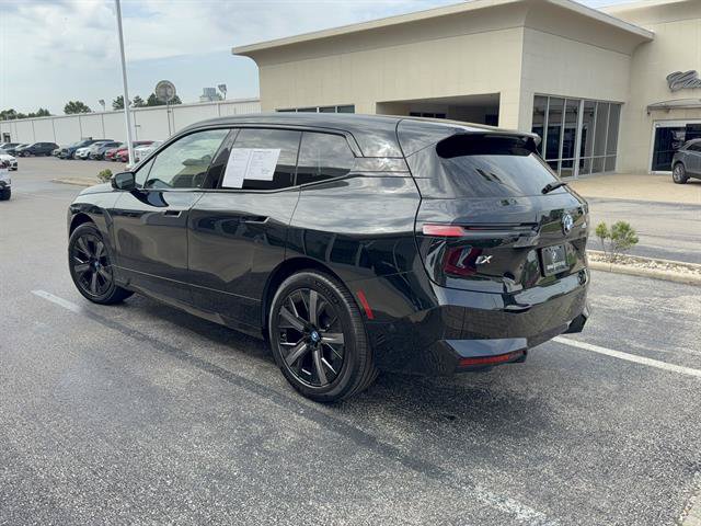 Used 2024 BMW iX xDrive50 w/ Premium Package AWD/4WD image 6