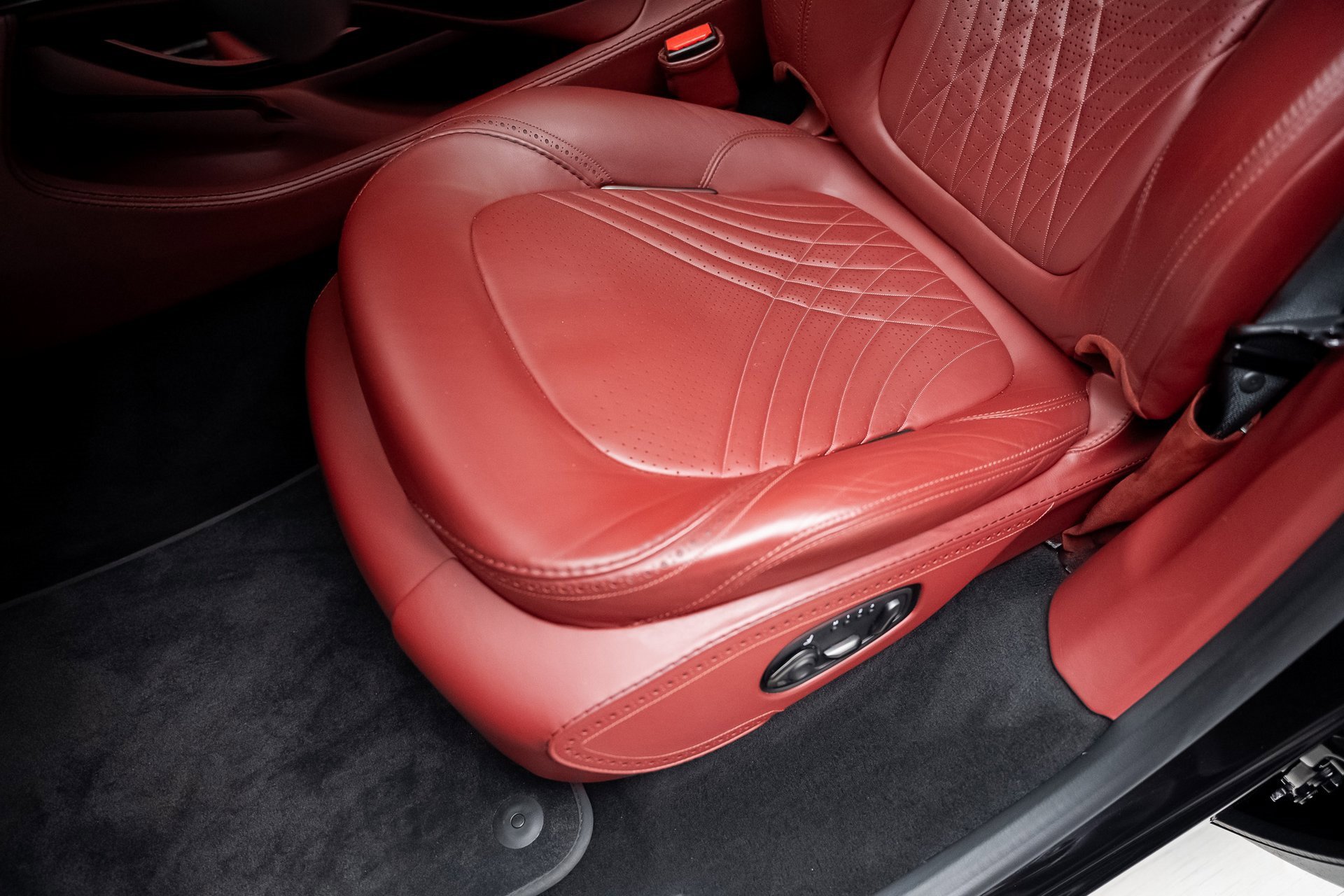 Used 2021 Aston Martin DBX image 63