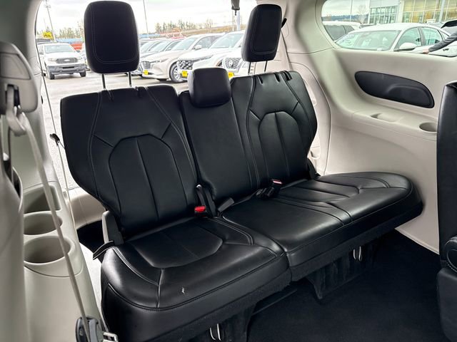 Used 2024 Chrysler Pacifica Touring-L image 14