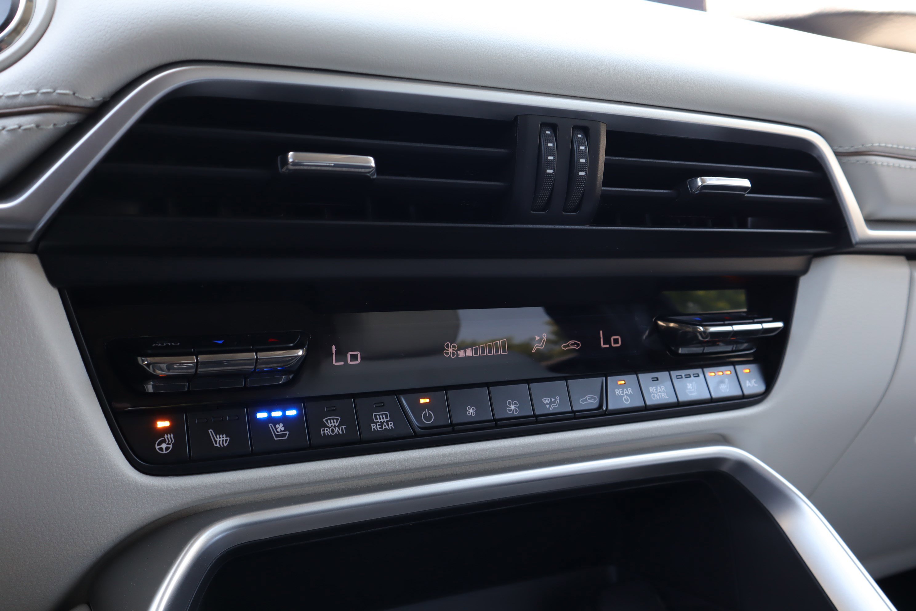 Certified 2024 MAZDA CX-90 Plug-In Hybrid w/ Premium Plus AWD/4WD image 16