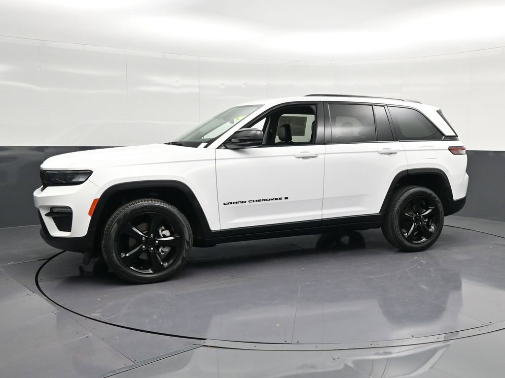 Used 2024 Jeep Grand Cherokee Limited w/ Black Appearance Package AWD/4WD image 7