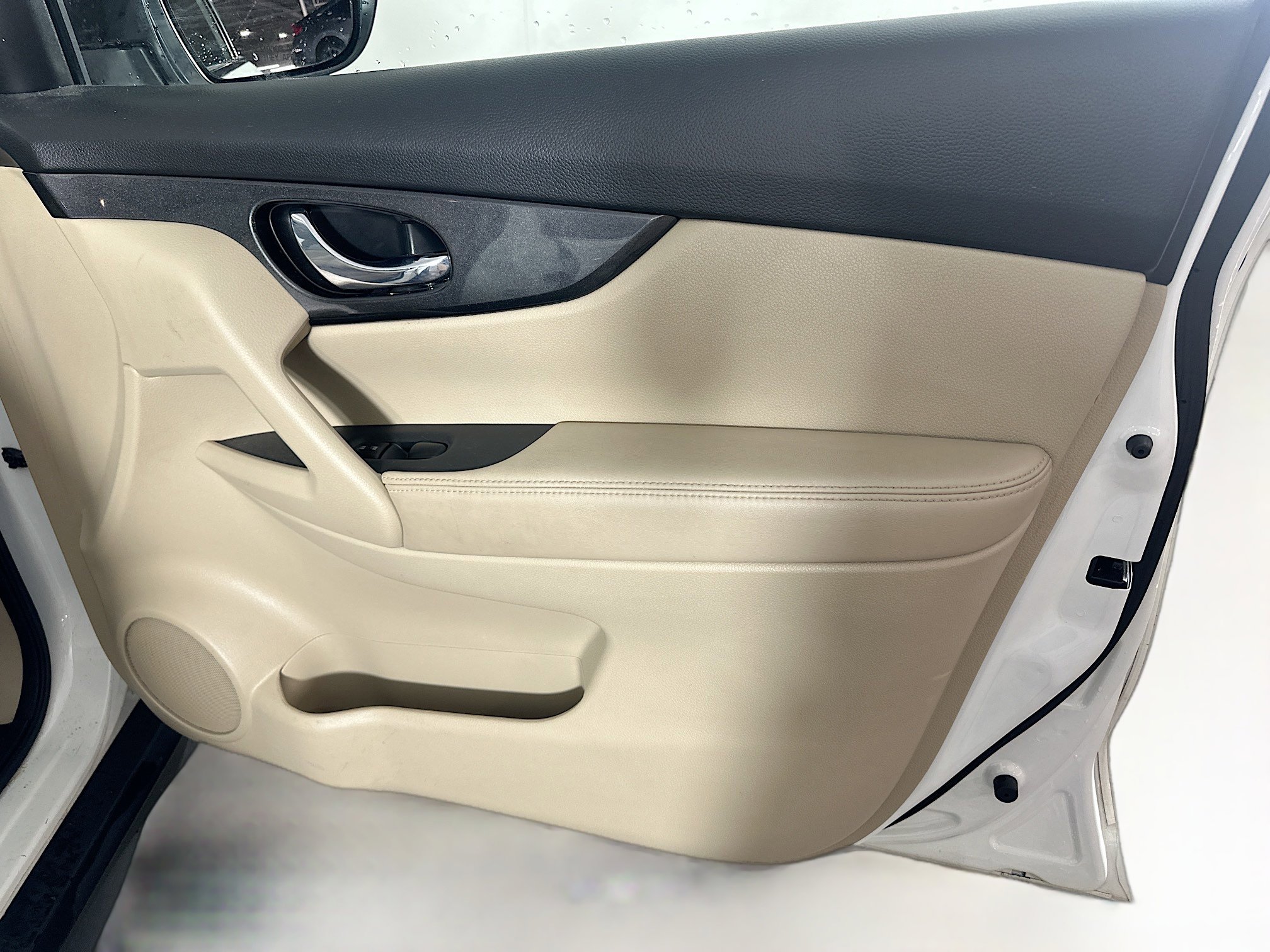 Used 2017 Nissan Rogue SV FWD image 29