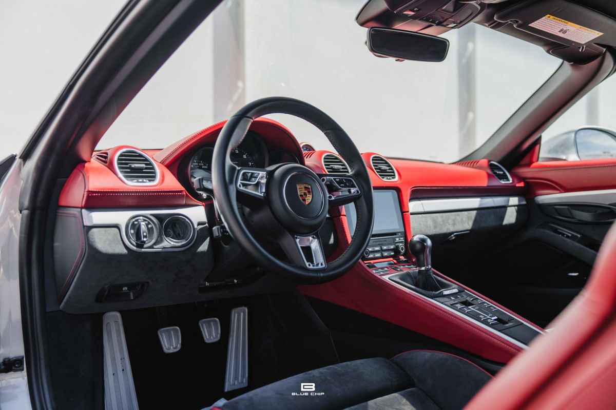 Used 2021 Porsche 718 Boxster Spyder RWD image 40