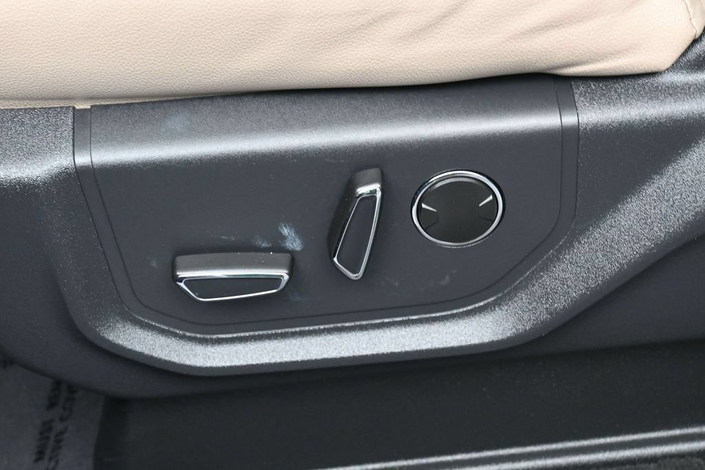 Used 2024 Ford Expedition Limited RWD image 12