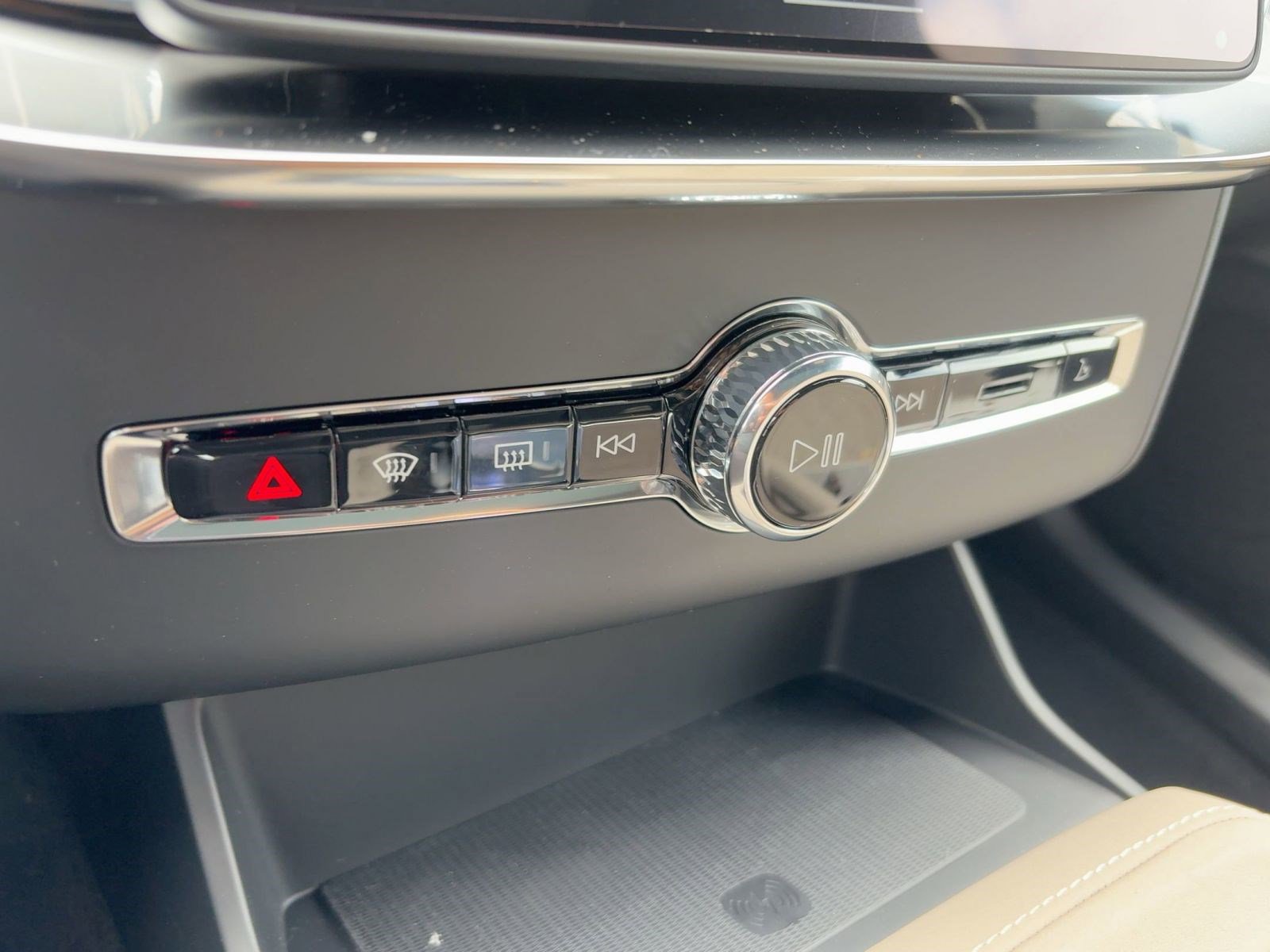 New 2026 Volvo XC90 B6 Plus image 17