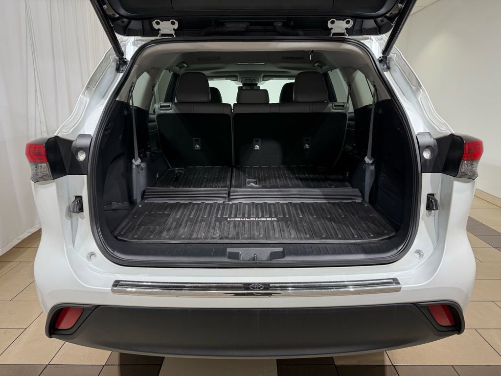 Certified 2022 Toyota Highlander XLE image 12