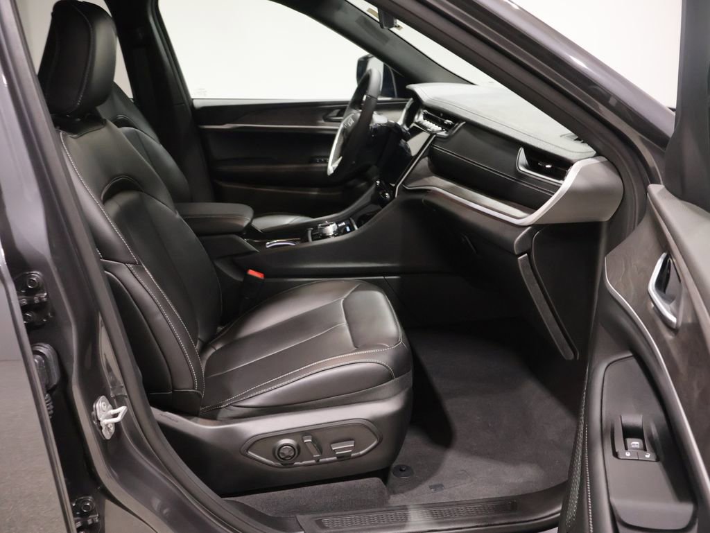 Certified 2025 Jeep Grand Cherokee Limited image 22