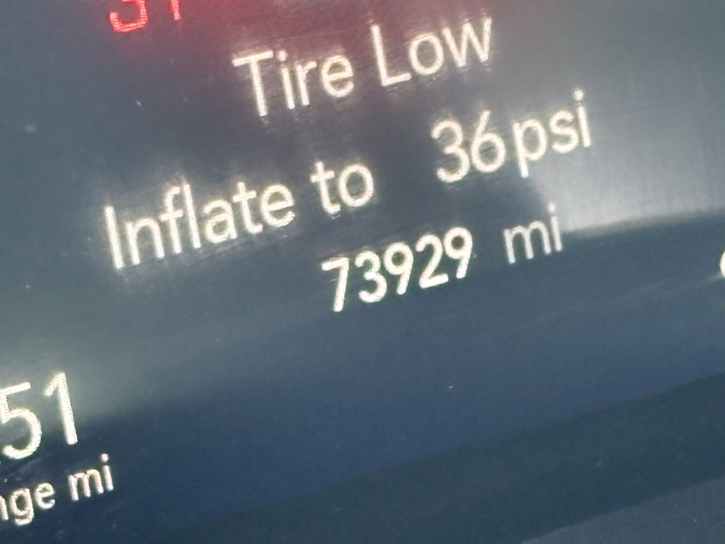 Used 2023 Chrysler Pacifica Touring-L image 14