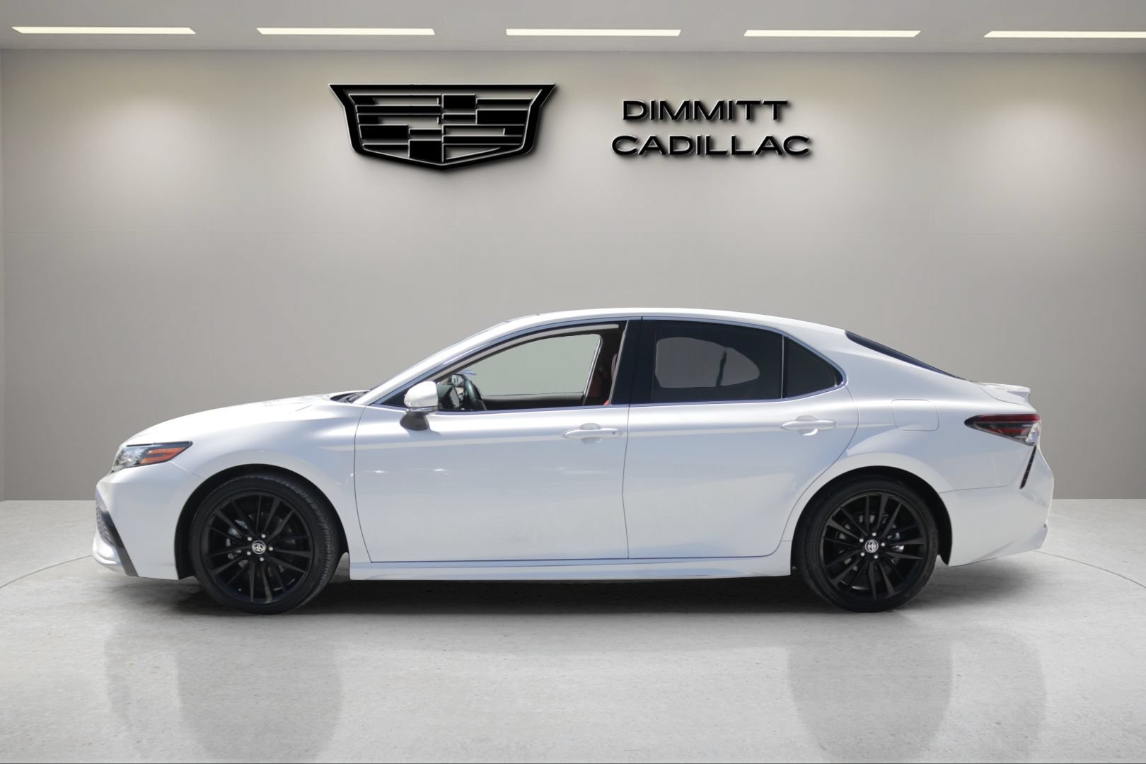 Used 2021 Toyota Camry XSE FWD image 8