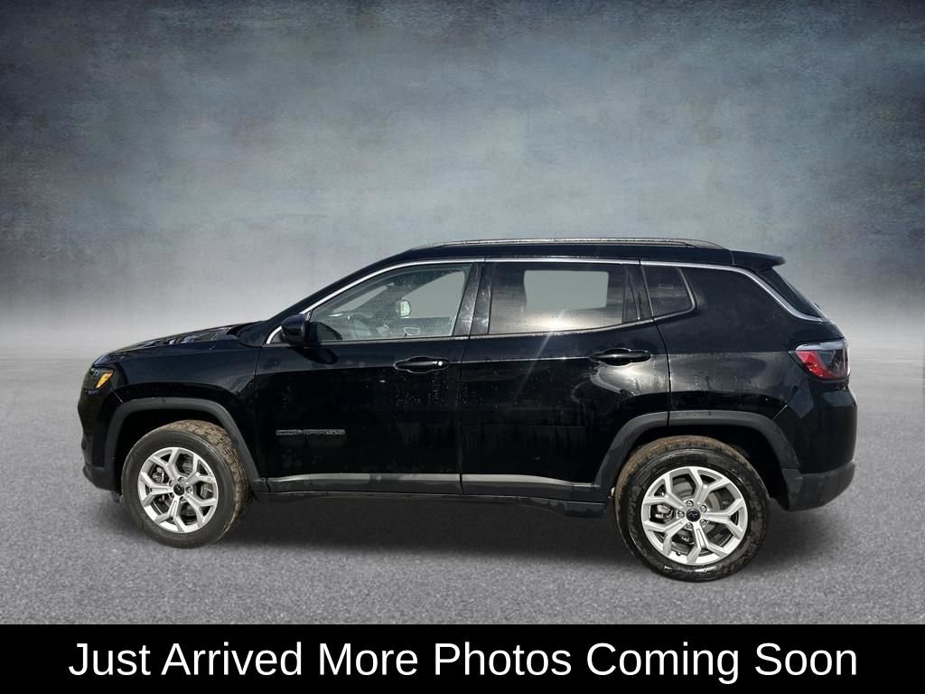 Used 2025 Jeep Compass Latitude w/ Sun & Sound Group image 3