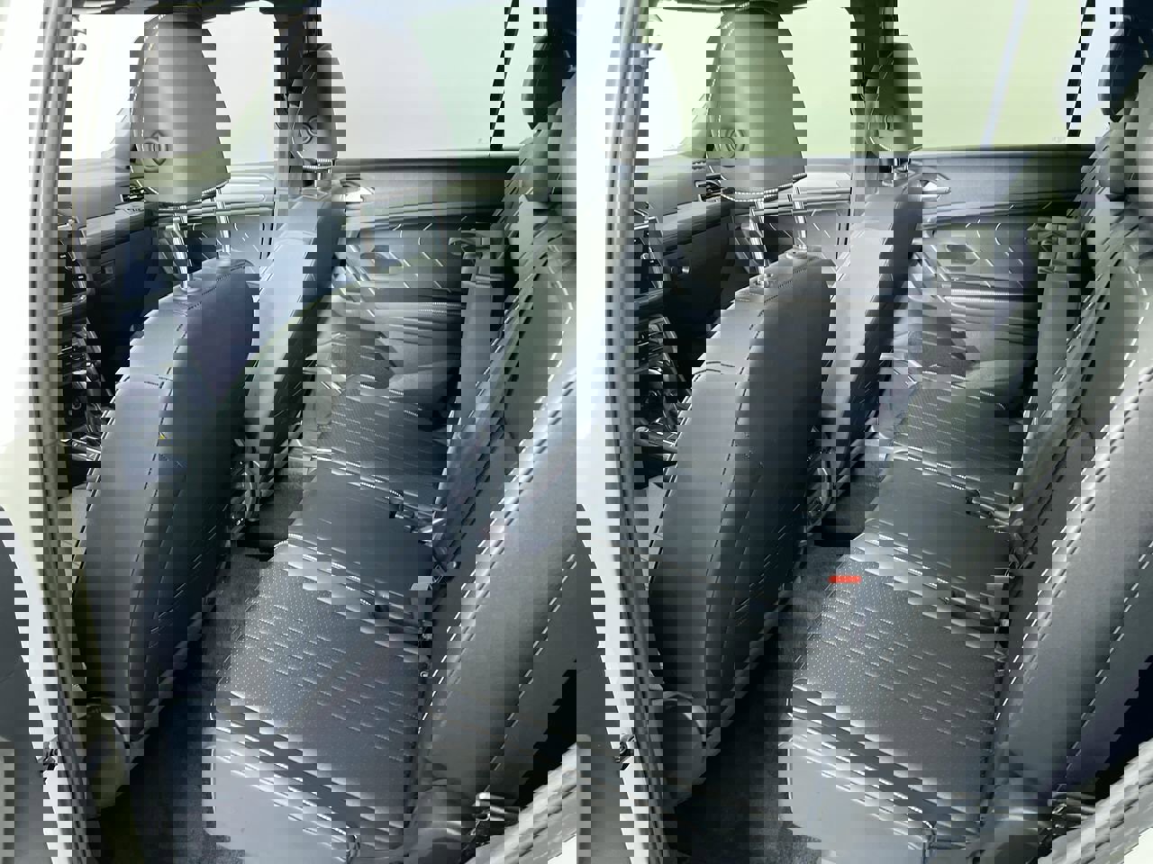 Used 2022 Volkswagen Tiguan SE R-Line image 27