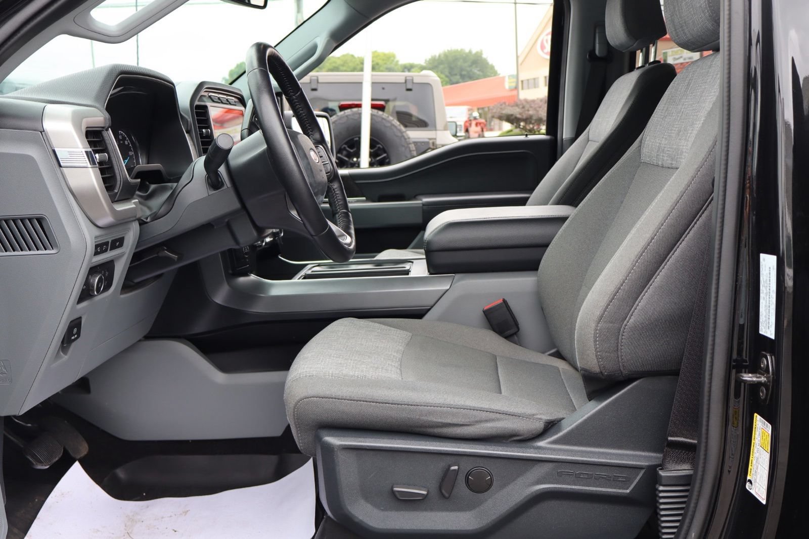 Used 2022 Ford F150 XLT w/ Equipment Group 302A High AWD/4WD image 14