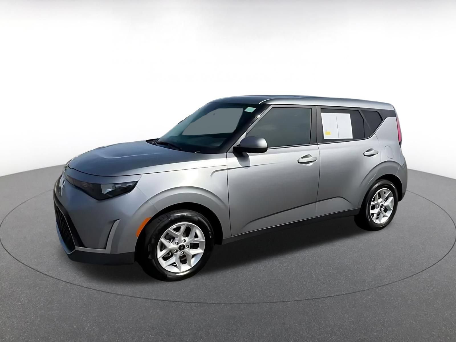 Used 2025 Kia Soul LX w/ LX Technology Package FWD image 7