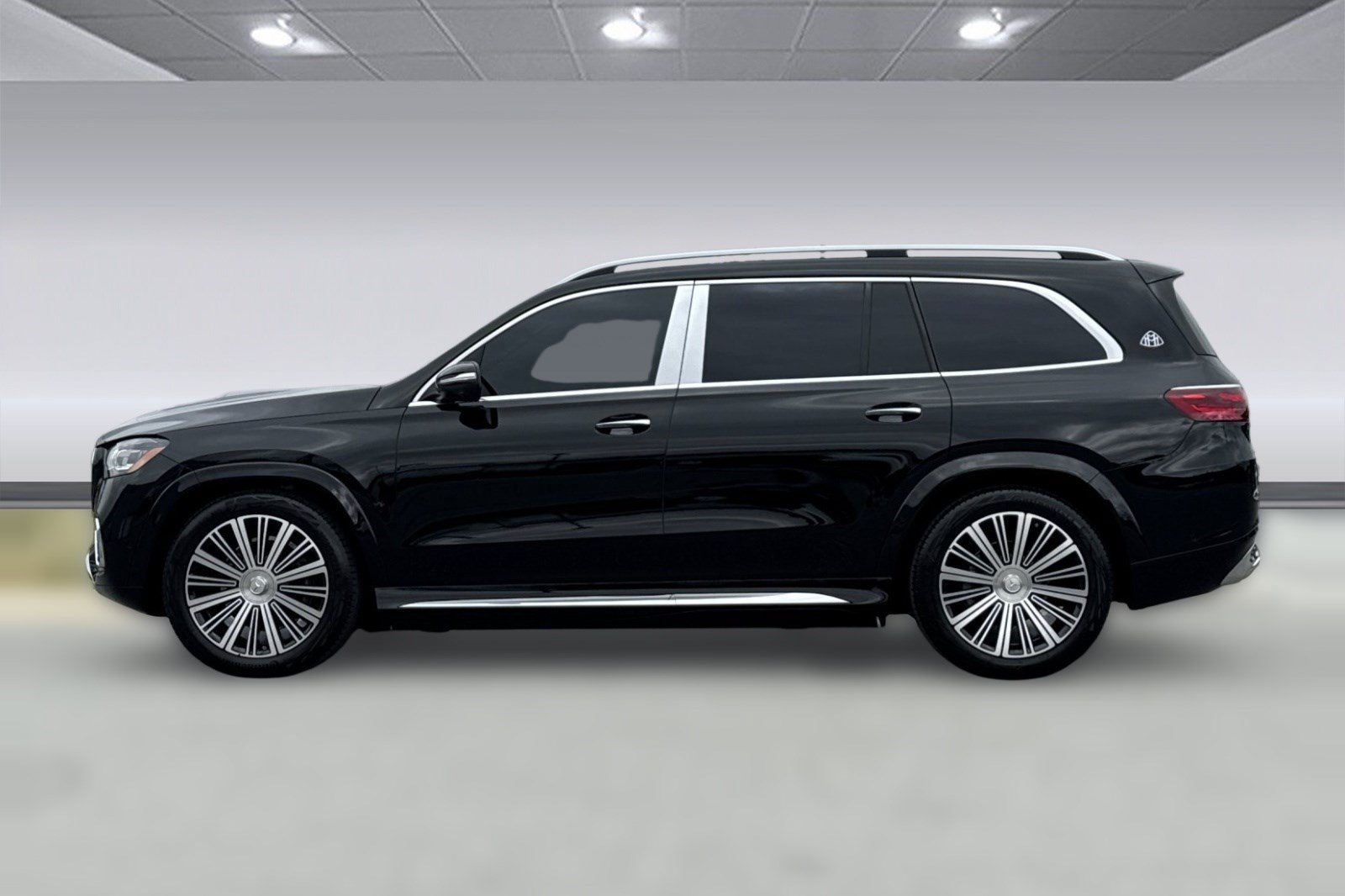 Used 2025 Mercedes-Benz Maybach GLS 600 4MATIC image 2