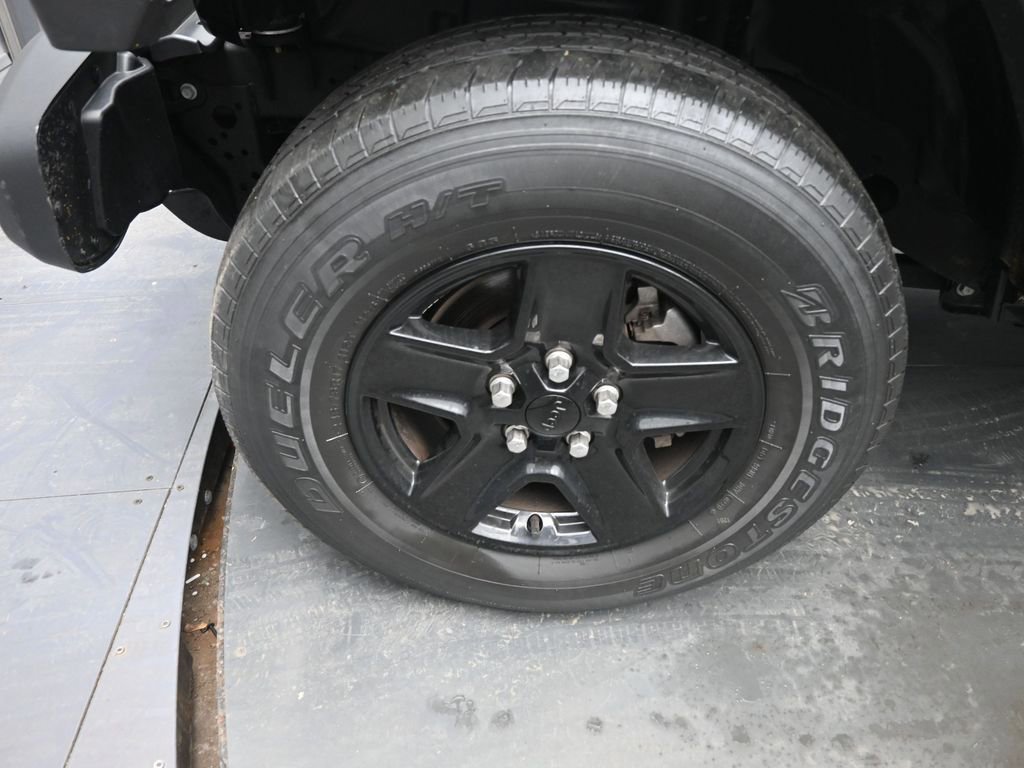 Used 2021 Jeep Gladiator Sport image 14