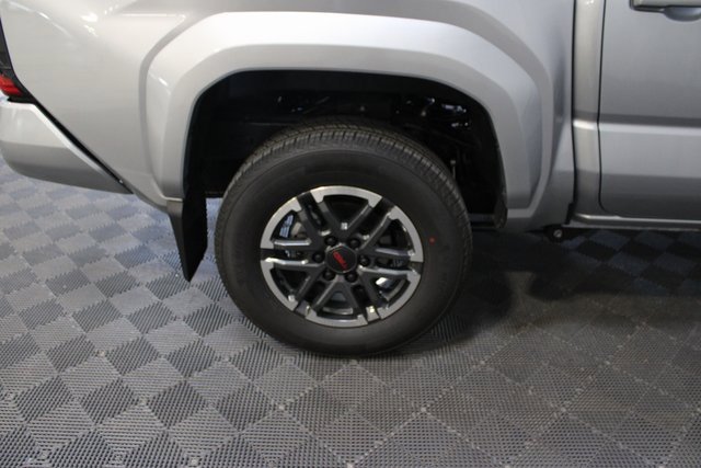 Used 2025 Toyota Tacoma Limited image 10