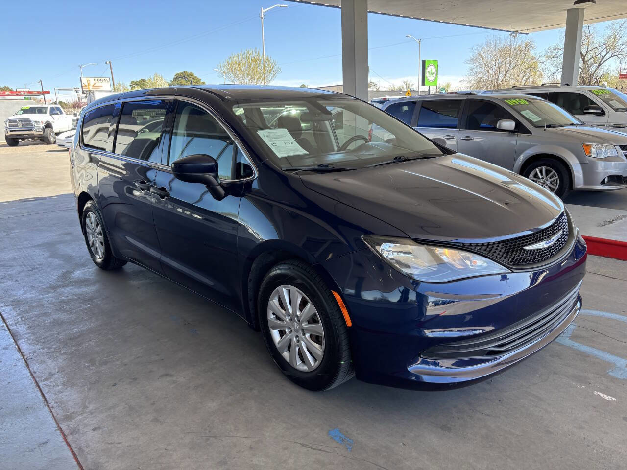 Used 2019 Chrysler Pacifica L image 2