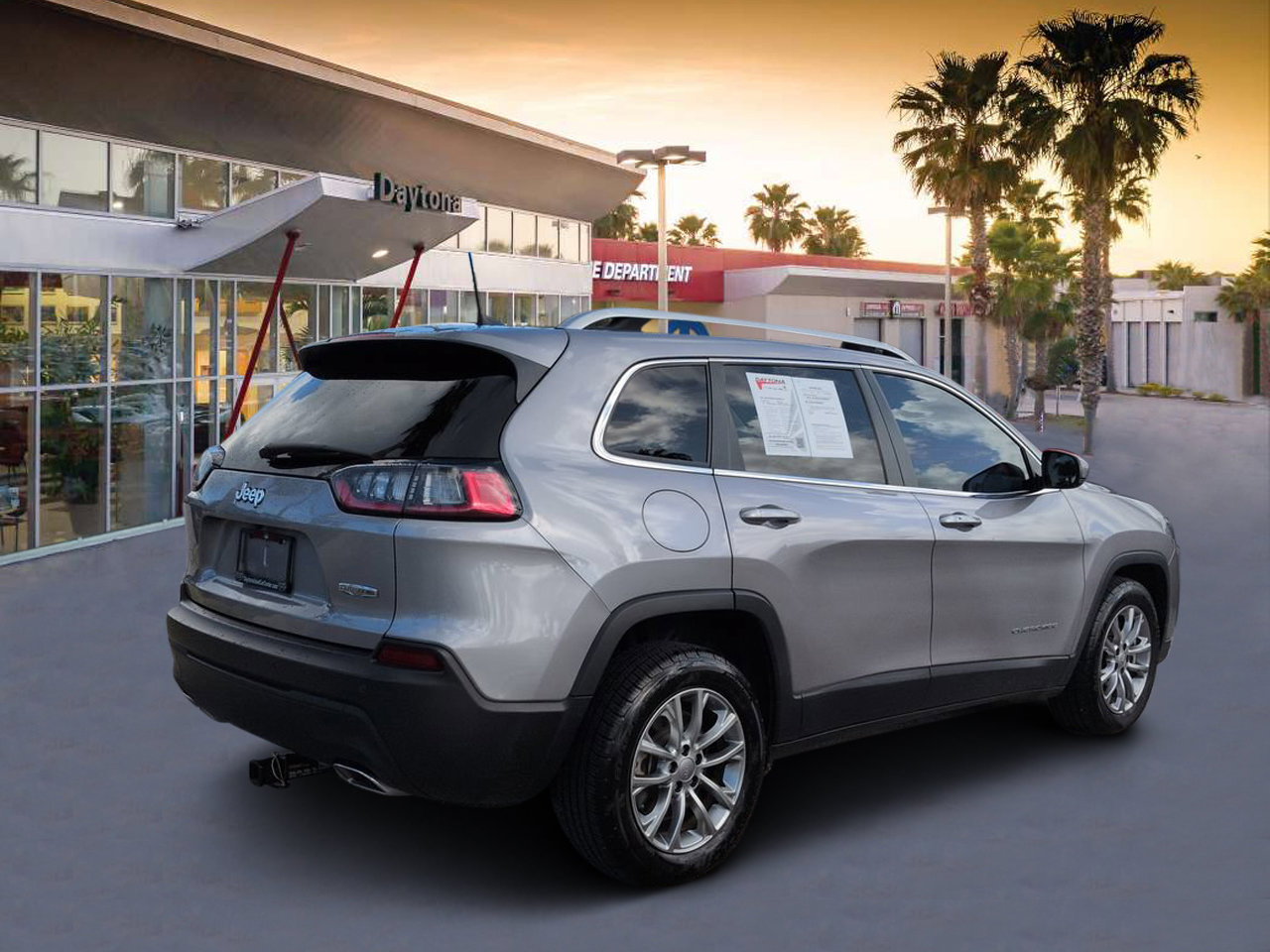 Used 2021 Jeep Cherokee Latitude Lux FWD image 3