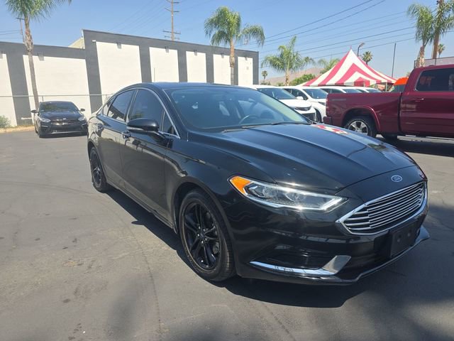 Used 2018 Ford Fusion SE w/ Fusion SE Technology Package FWD image 2
