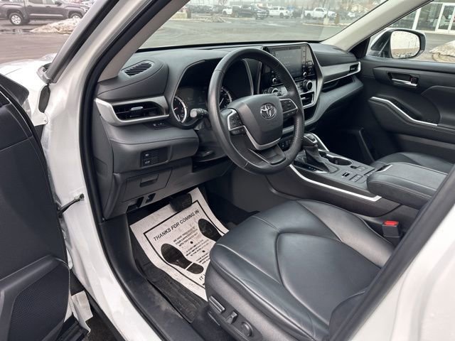 Certified 2022 Toyota Highlander XLE image 30