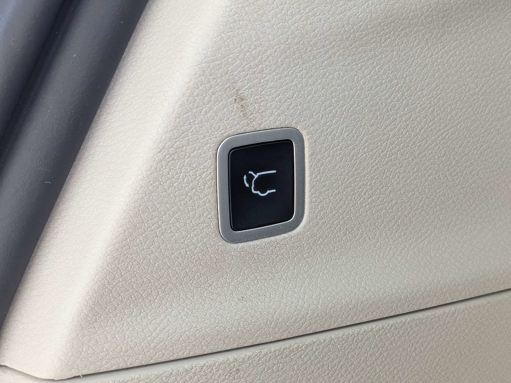 Certified 2023 Chrysler Pacifica Limited FWD image 13