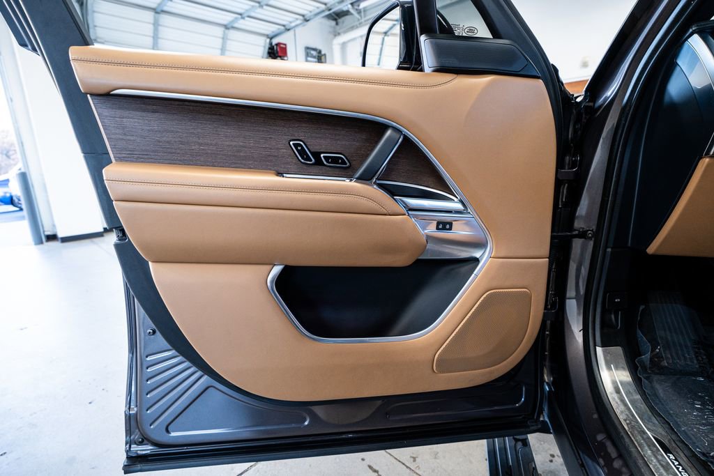 Used 2023 Land Rover Range Rover Long Wheelbase SE image 27