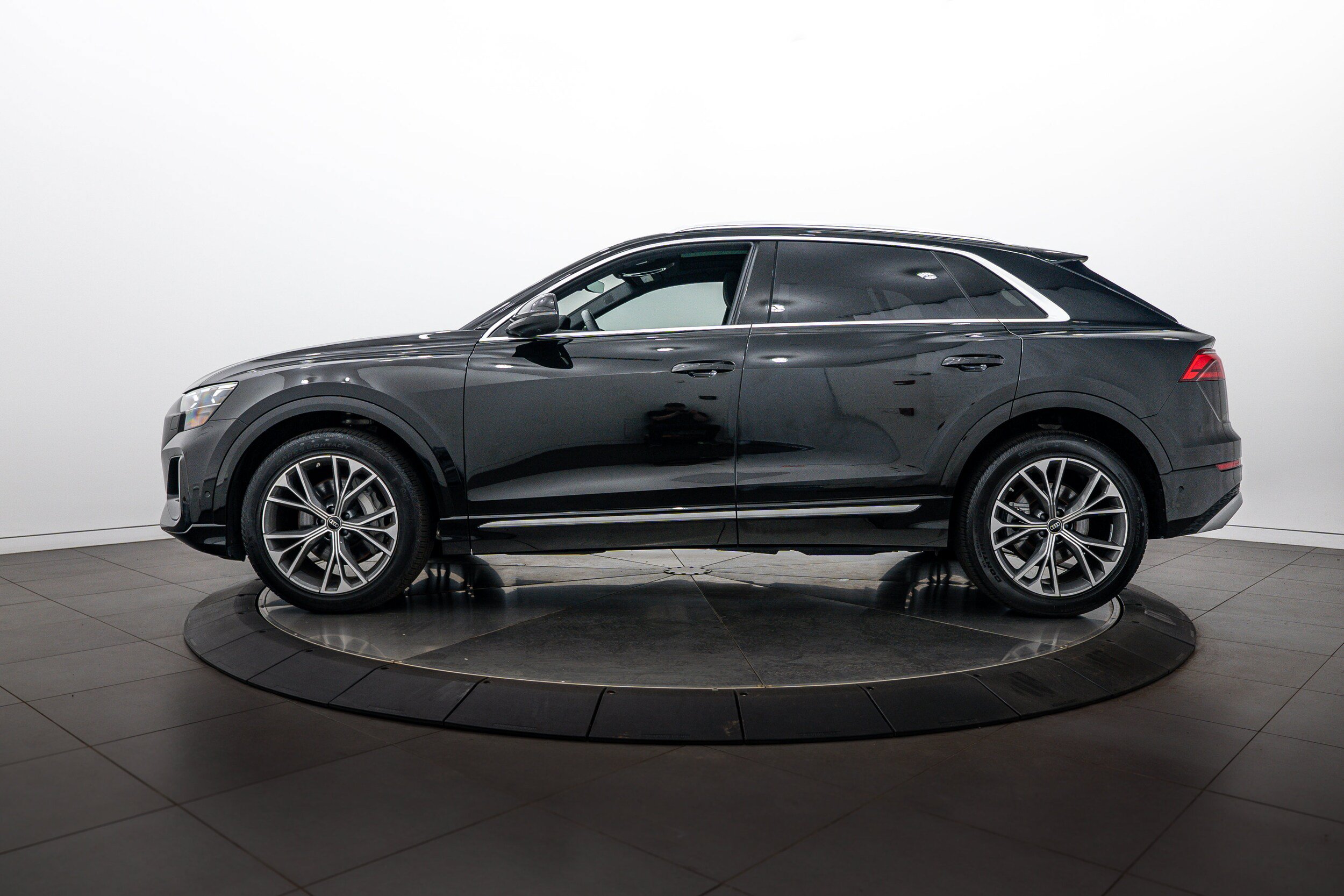 Certified 2024 Audi Q8 Prestige w/ Prestige Package AWD/4WD image 7