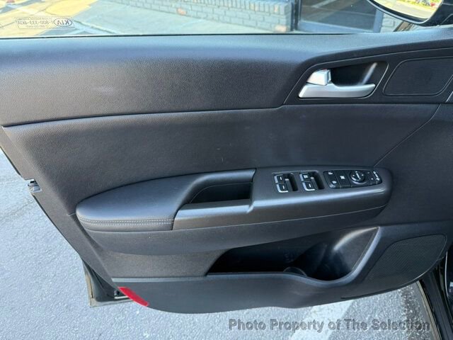 Used 2020 Kia Sportage S image 42