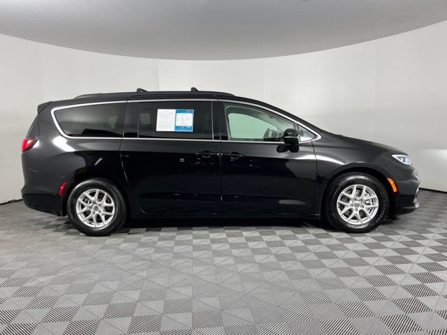 Used 2024 Chrysler Pacifica Touring-L FWD image 15