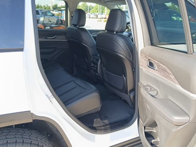 Used 2023 Jeep Grand Cherokee Limited AWD/4WD image 28