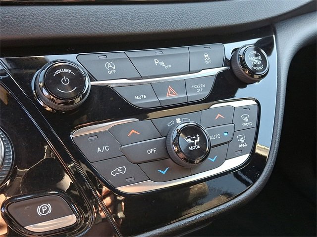 Used 2019 Chrysler Pacifica Touring Plus w/ S Appearance Package image 16