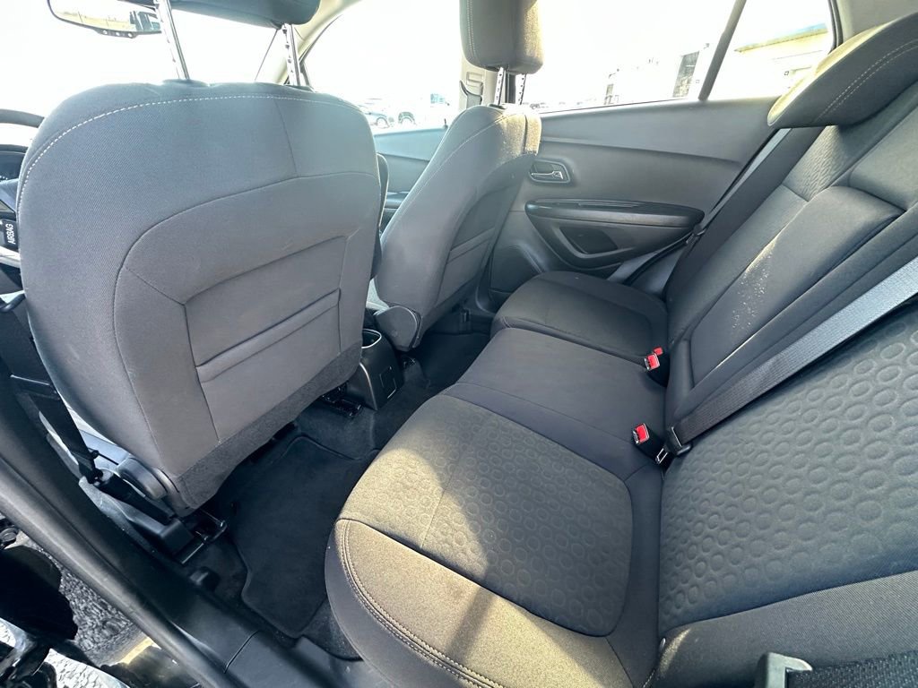 Used 2022 Chevrolet Trax LS w/ Tint and Cruise Package image 23