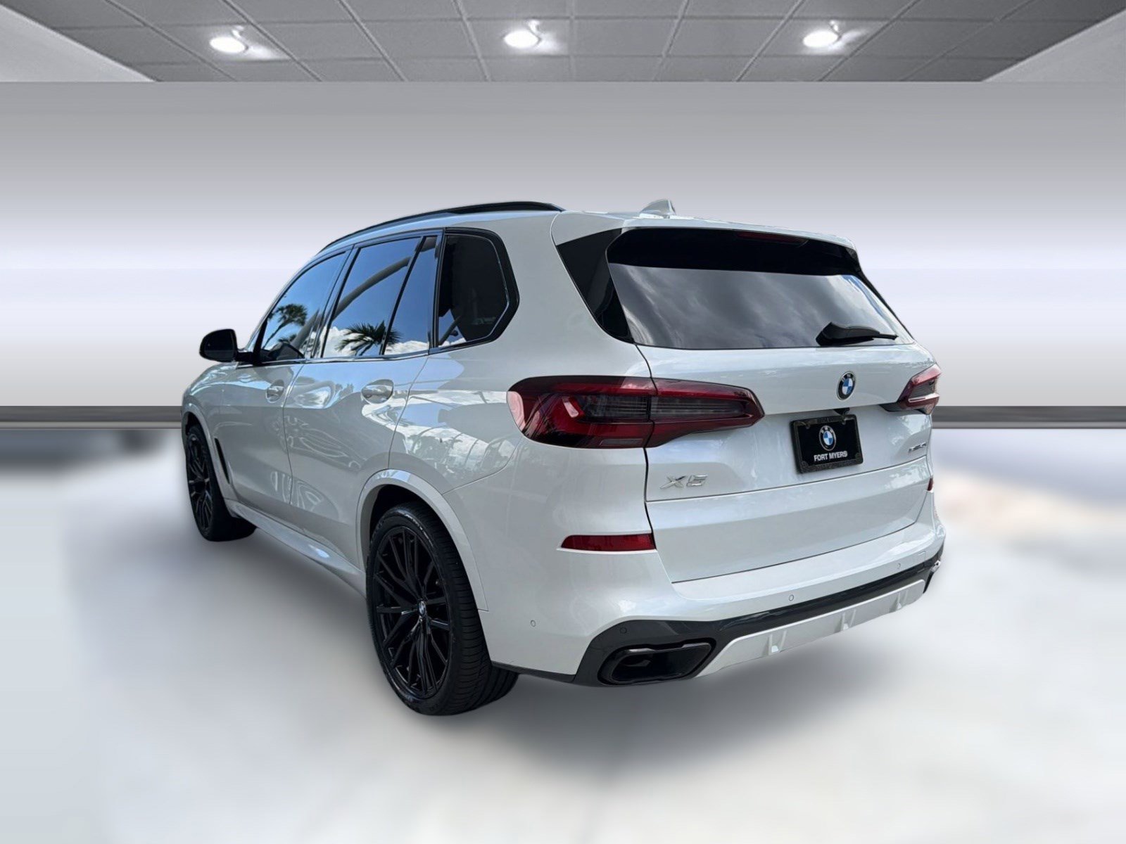 Used 2022 BMW X5 sDrive40i w/ M Sport Package RWD image 3