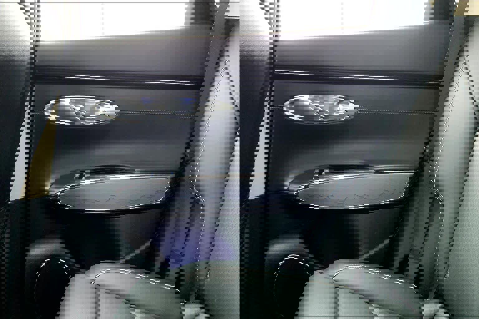 Used 2024 Genesis GV70 2.5T w/ Advanced Package image 36