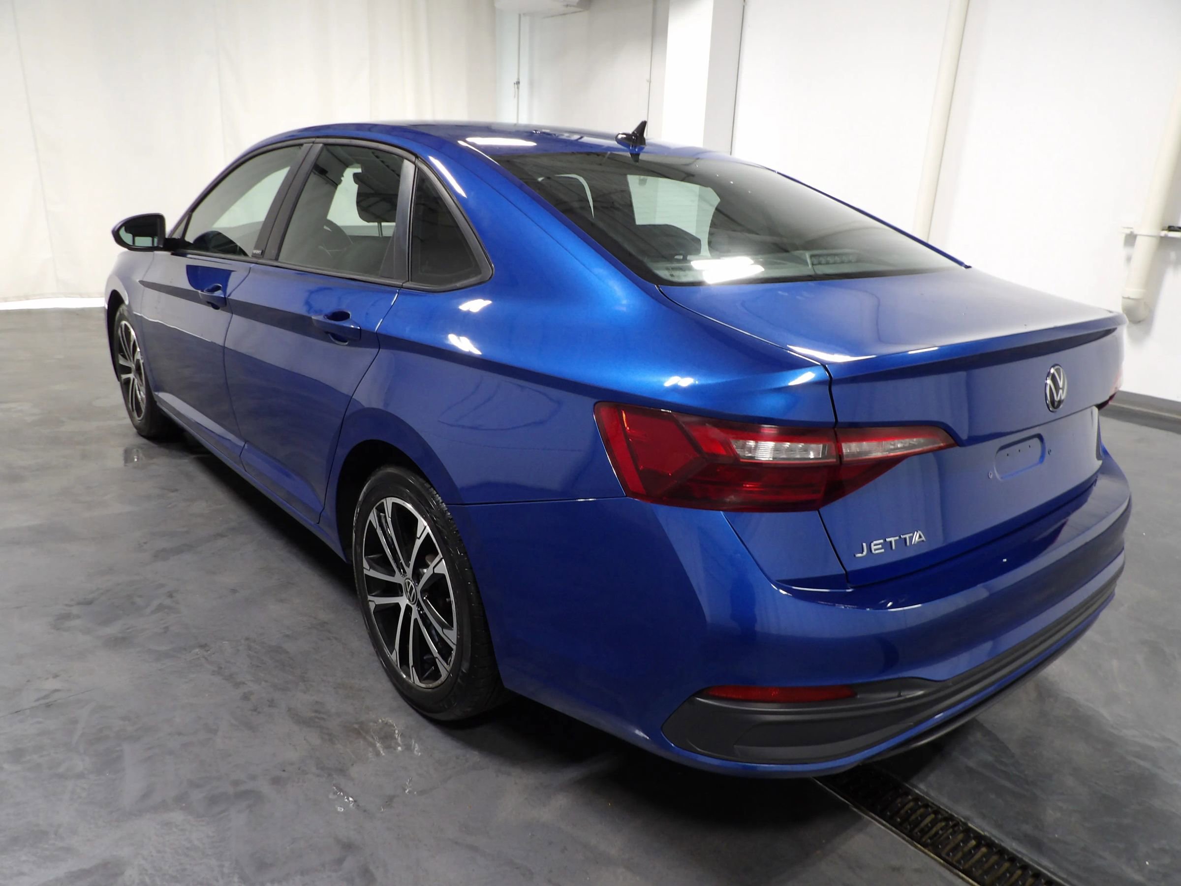 Used 2024 Volkswagen Jetta Sport FWD image 7